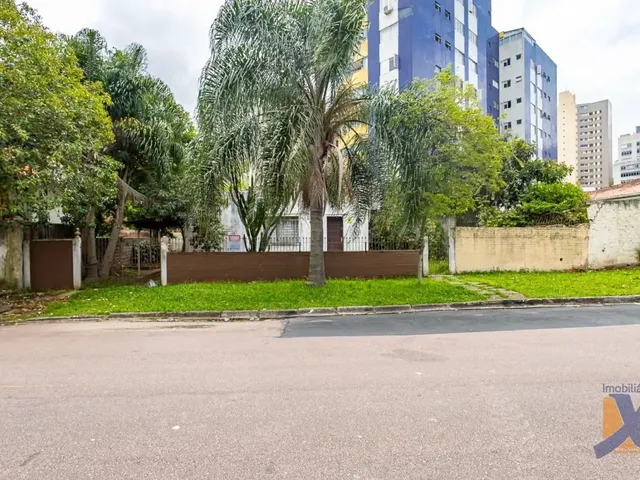 Terreno à venda, no bairro Água Verde em Curitiba