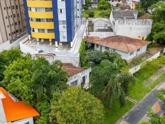Terreno à venda, no bairro Água Verde em Curitiba