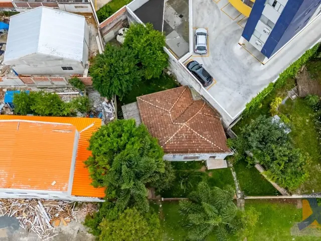 Terreno à venda, no bairro Água Verde em Curitiba