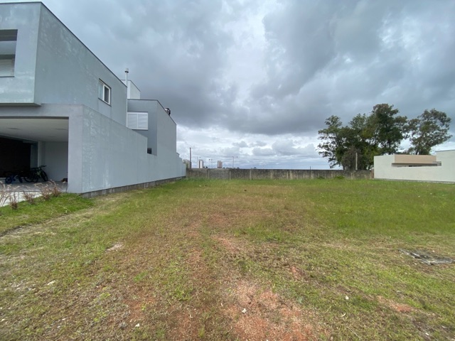 Terreno com 360m², à venda, no bairro Três Vendas em Pelotas