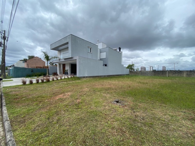 Terreno com 360m², à venda, no bairro Três Vendas em Pelotas