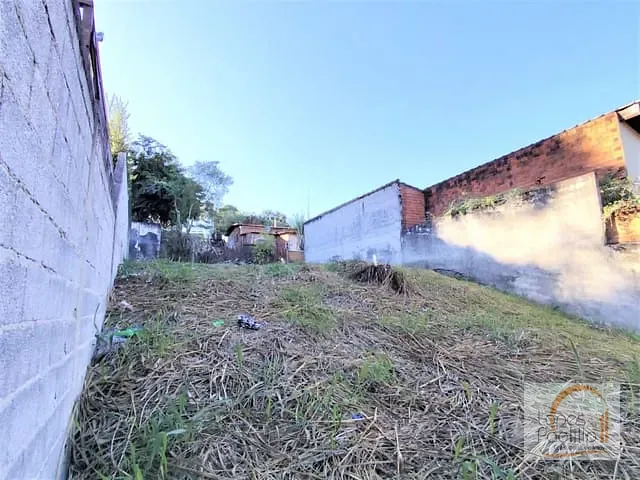 Terreno com 135m², à venda, no bairro Jardim Imperial em Atibaia