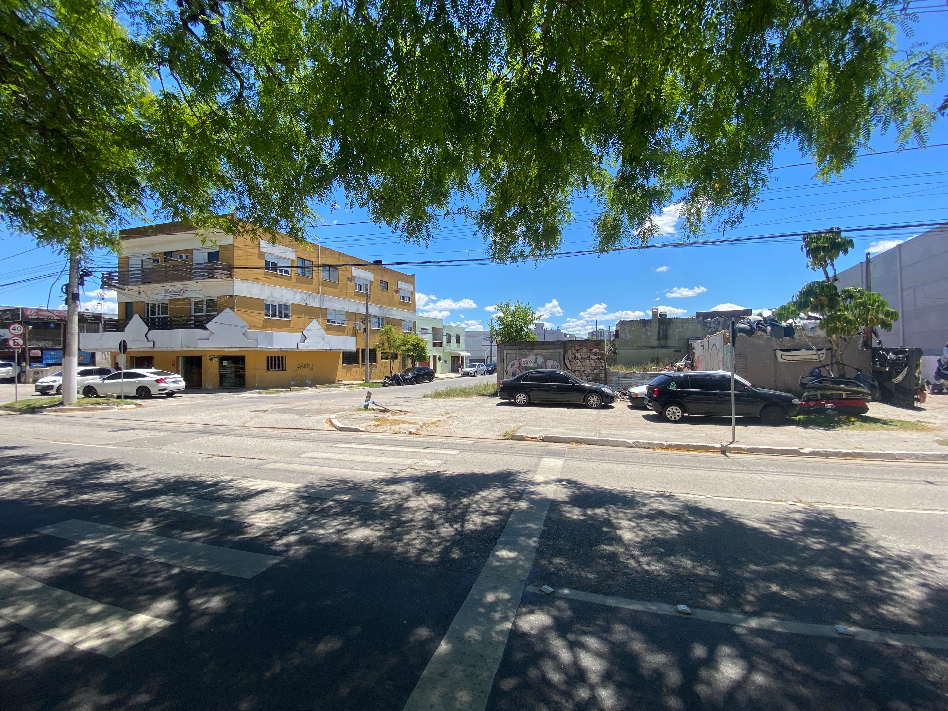 Terreno à venda no Areal, Pelotas: com 300 m² de área total em excelente localização.