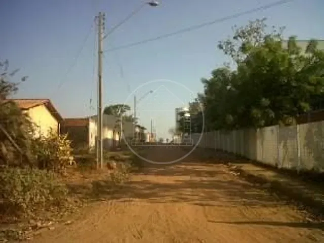 Terreno com 300m², à venda, no bairro Parque Santa Lúcia em Imperatriz