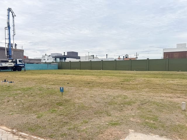 Terreno com 318m², à venda, no bairro Laranjal em Pelotas