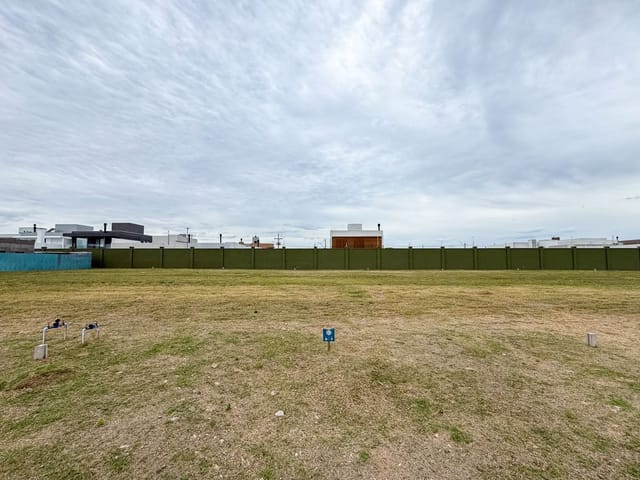 Terreno com 318m², à venda, no bairro Laranjal em Pelotas