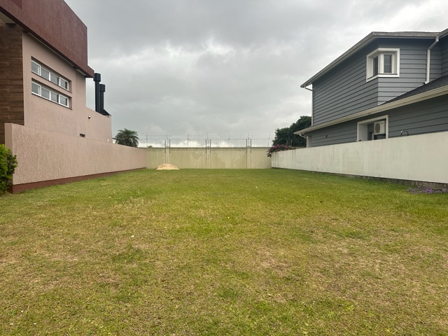 Terreno com 341m², à venda, no bairro Laranjal em Pelotas