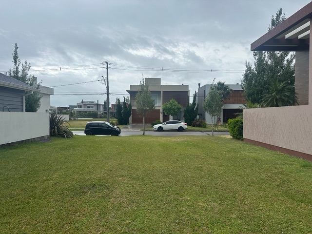 Terreno com 341m², à venda, no bairro Laranjal em Pelotas