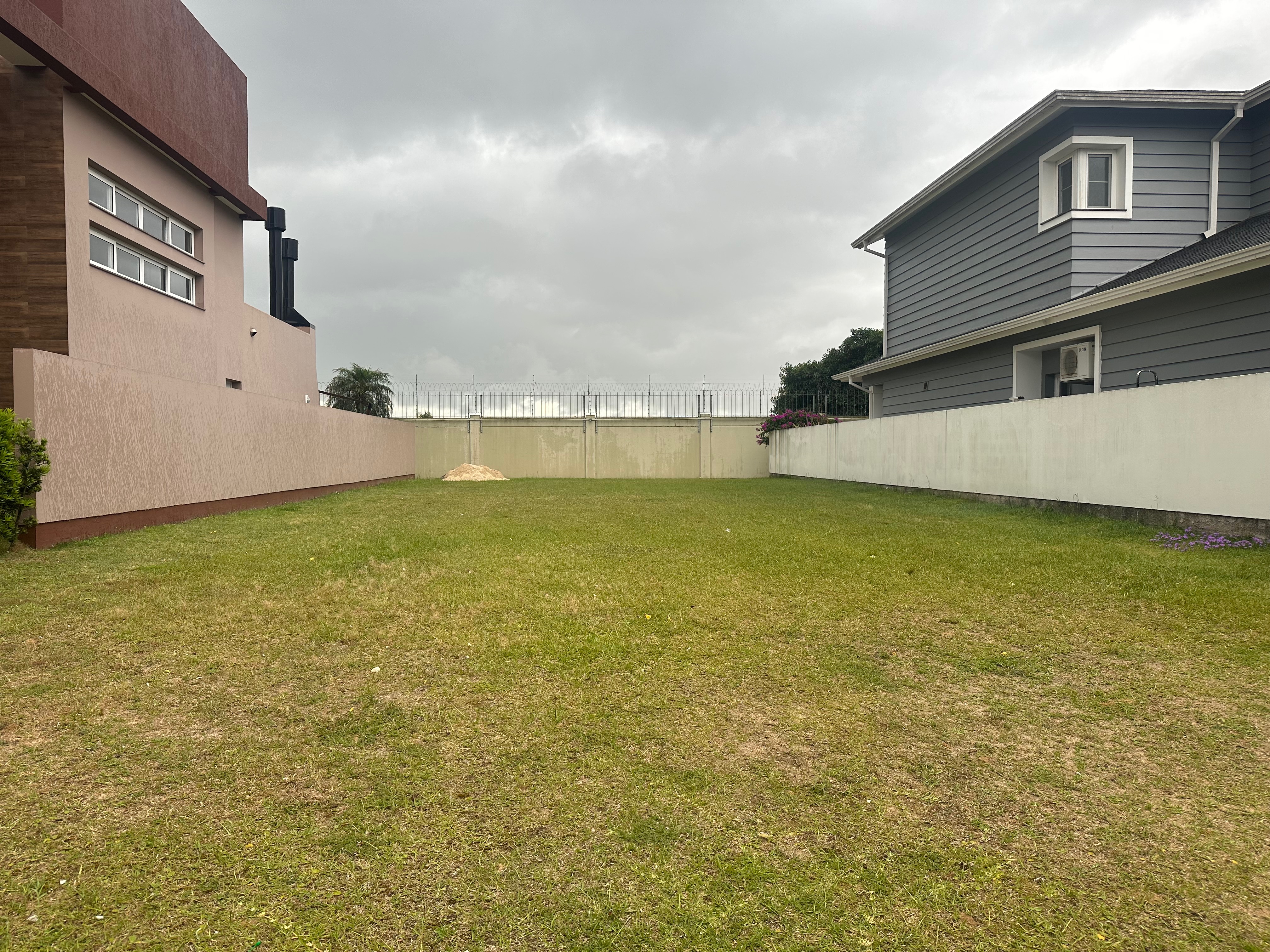 Terreno à venda no Veredas, Laranjal - 341,07 m² de área total, com 12 metros de frente por 28 metros de profundidade em condomínio alto padrão.