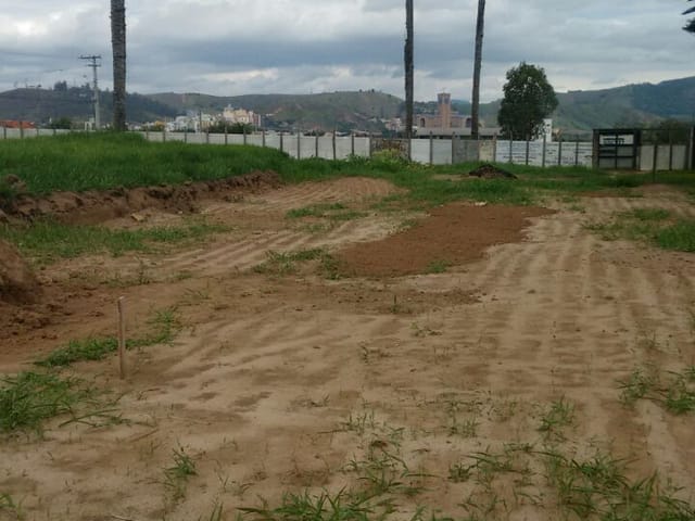 Terreno com 440m², à venda, no bairro Vila Olívia em Potim