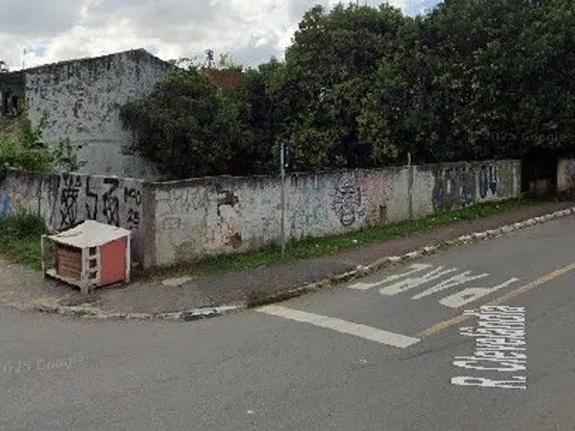 Terreno à venda, no bairro Sítio Cercado em Curitiba