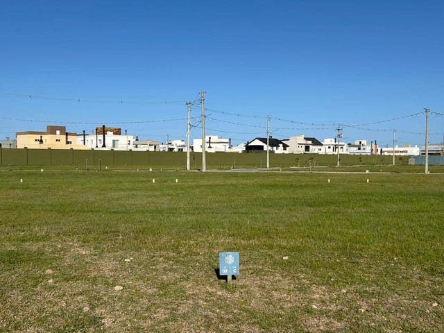 Terreno com 300m², à venda, no bairro Laranjal em Pelotas