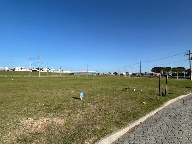 Terreno com 300m², à venda, no bairro Laranjal em Pelotas