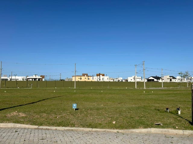 Terreno com 300m², à venda, no bairro Laranjal em Pelotas