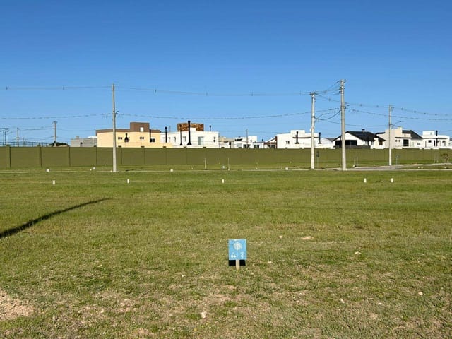 Terreno com 300m², à venda, no bairro Laranjal em Pelotas