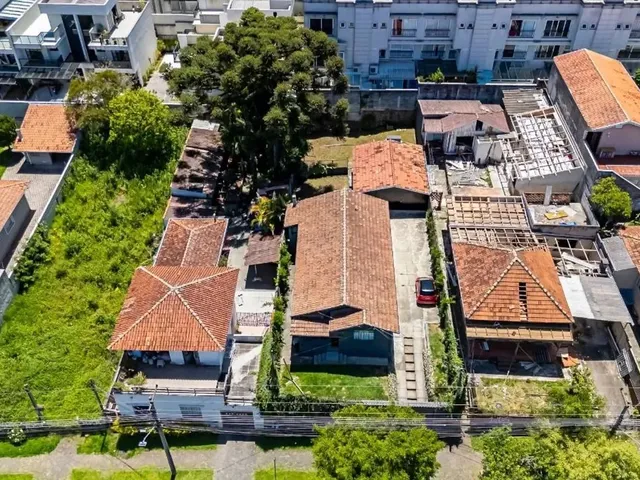 Terreno à venda, no bairro Bom Retiro em Curitiba