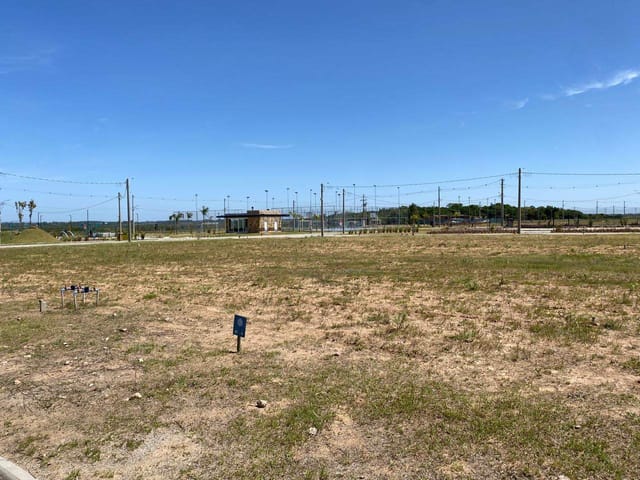 Terreno com 303m², à venda, no bairro Laranjal em Pelotas