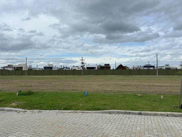 Terreno com 278m², à venda, no bairro Laranjal em Pelotas
