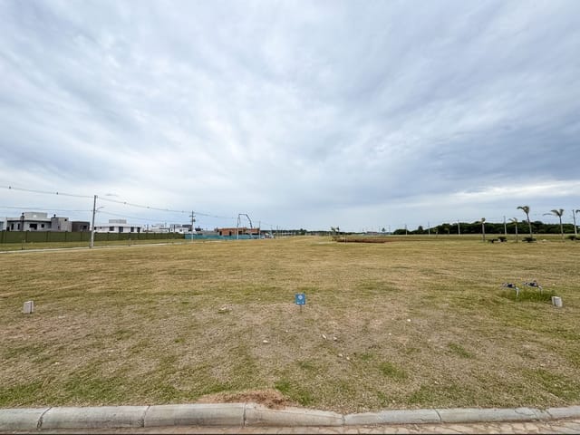 Terreno com 360m², à venda, no bairro Laranjal em Pelotas