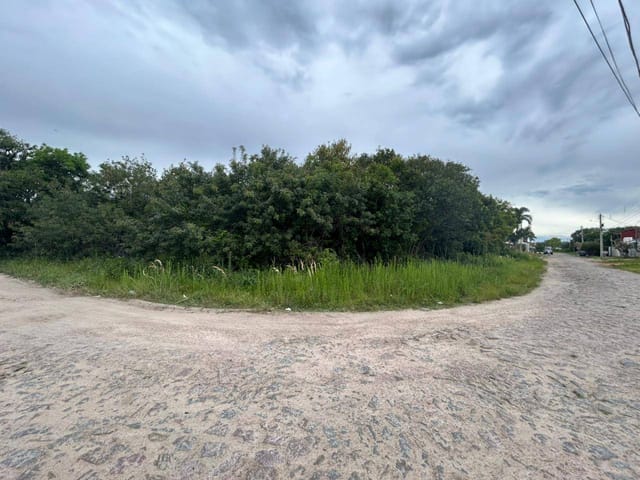 Terreno com 533m², à venda, no bairro Três Vendas em Pelotas