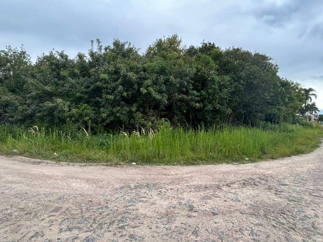 Terreno com 533m², à venda, no bairro Três Vendas em Pelotas