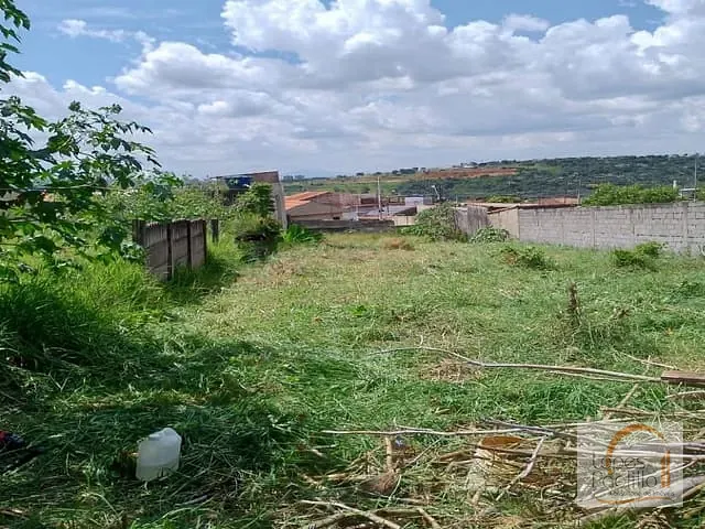 Terreno com 300m², à venda, no bairro Jardim Imperial em Atibaia