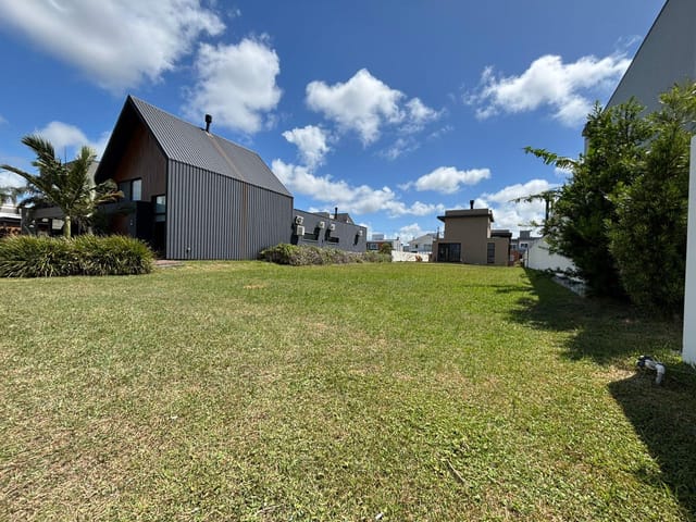 Terreno com 407m², à venda, no bairro Laranjal em Pelotas