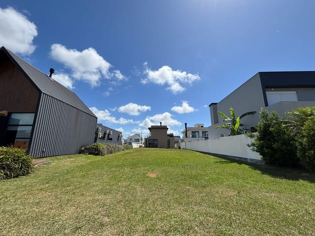 Terreno com 407m², à venda, no bairro Laranjal em Pelotas