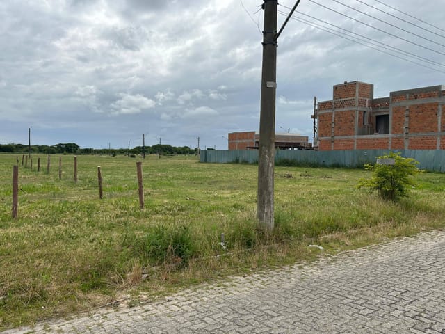 Terreno com 360m², à venda, no bairro Centro em Pelotas
