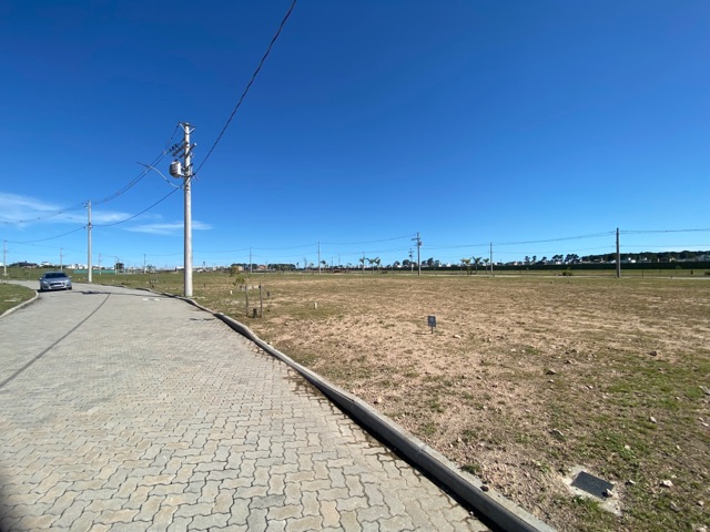 Terreno com 266m², à venda, no bairro Laranjal em Pelotas