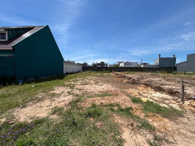 Terreno com 420m², à venda, no bairro Laranjal em Pelotas