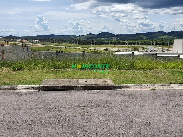 Terreno com 895m², à venda, no bairro Condomínio Residencial Colinas do Paratehy em São José dos Campos