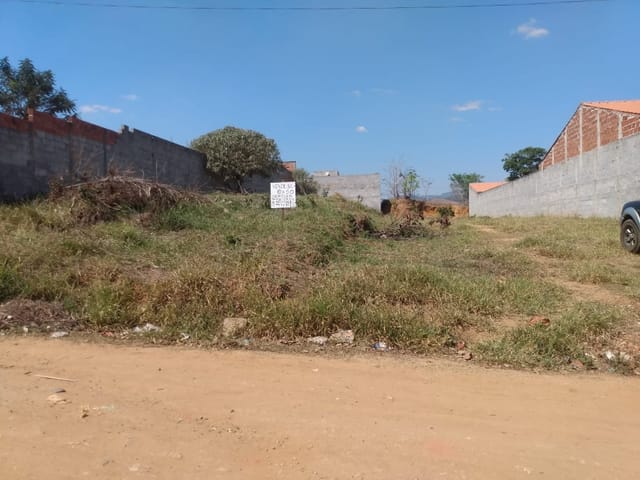 Terreno com 500m², à venda, no bairro Parque Shangrilá em Pindamonhangaba