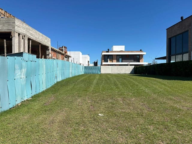 Terreno com 423m², à venda, no bairro Laranjal em Pelotas