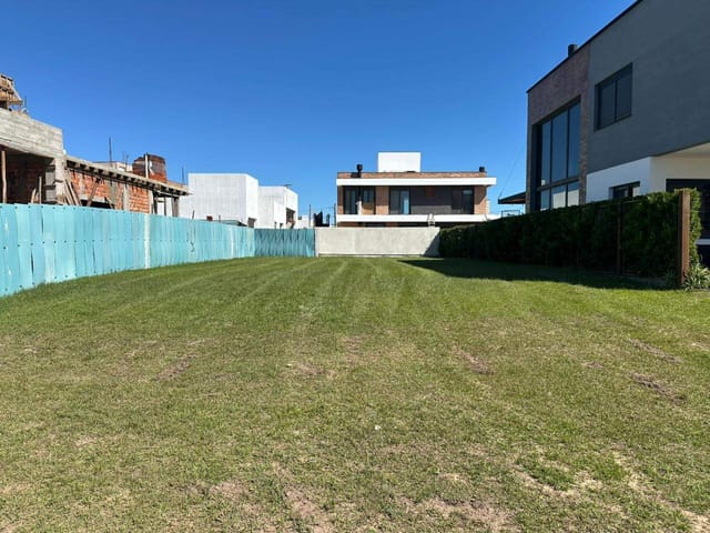 Terreno com 423m², à venda, no bairro Laranjal em Pelotas