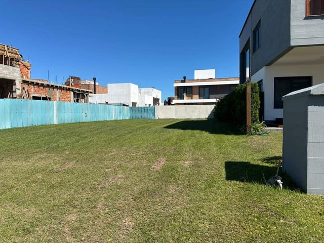 Terreno com 423m², à venda, no bairro Laranjal em Pelotas