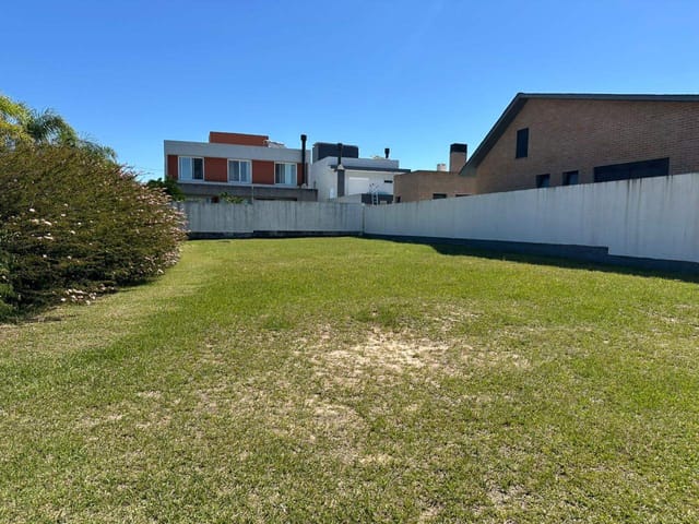 Terreno com 441m², à venda, no bairro Laranjal em Pelotas