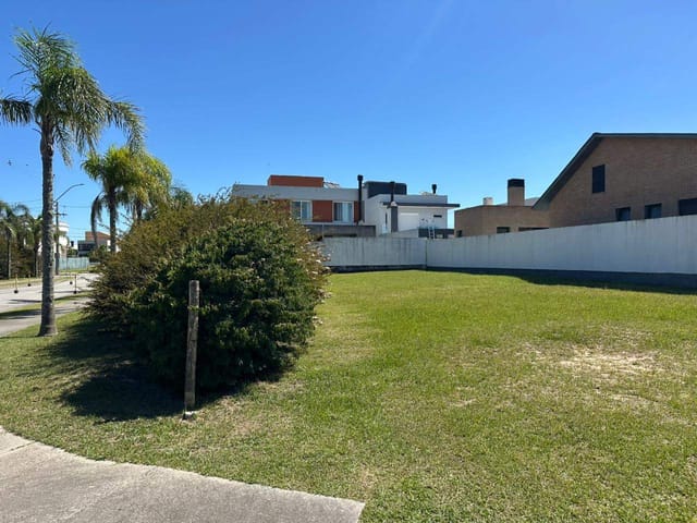 Terreno com 441m², à venda, no bairro Laranjal em Pelotas