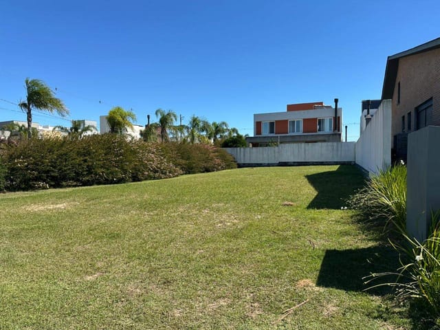 Terreno com 441m², à venda, no bairro Laranjal em Pelotas