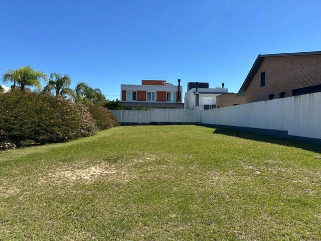 Terreno com 441m², à venda, no bairro Laranjal em Pelotas