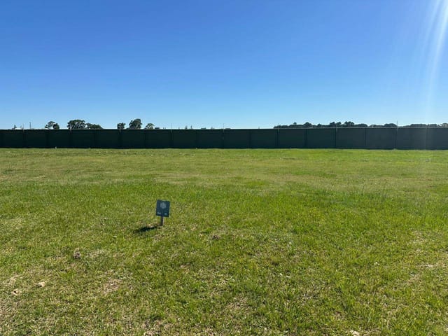 Terreno com 279m², à venda, no bairro Laranjal em Pelotas