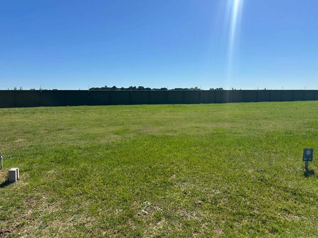 Terreno com 279m², à venda, no bairro Laranjal em Pelotas