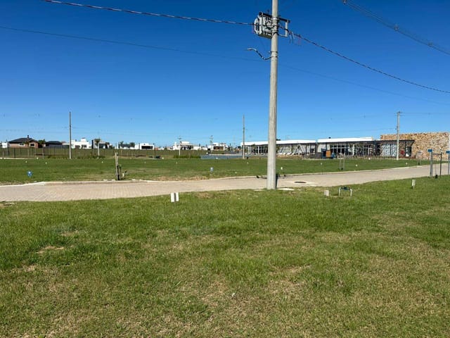 Terreno com 279m², à venda, no bairro Laranjal em Pelotas
