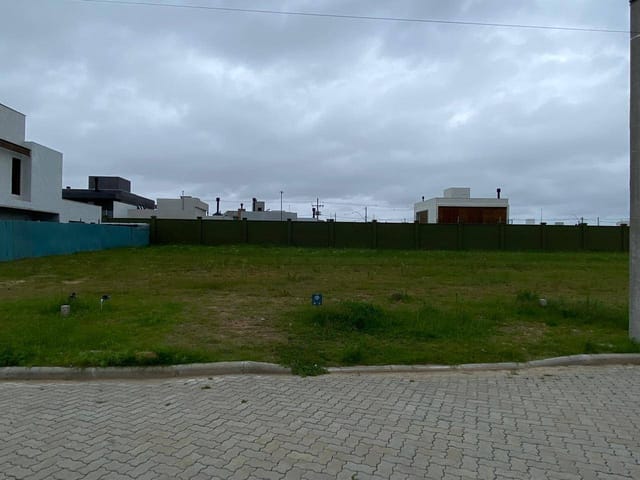 Terreno com 335m², à venda, no bairro Laranjal em Pelotas