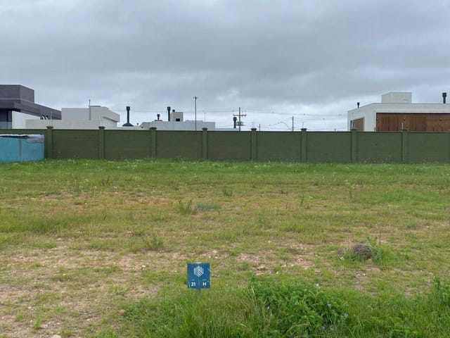 Terreno com 335m², à venda, no bairro Laranjal em Pelotas