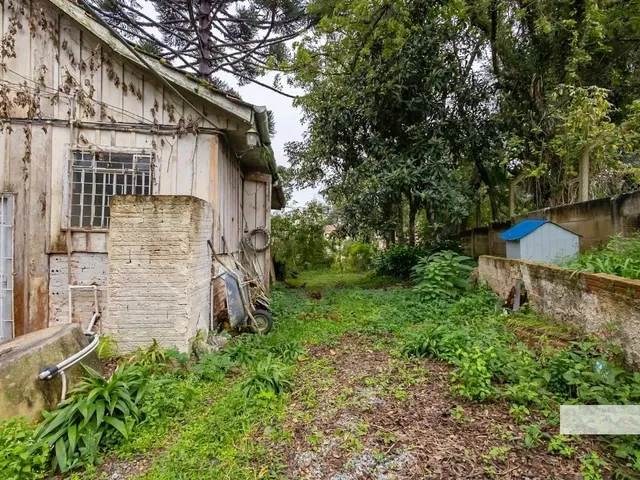 Terreno à venda, no bairro Mercês em Curitiba