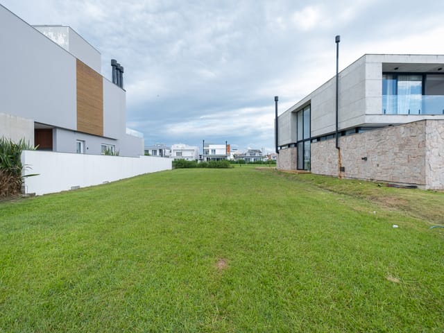 Terreno com 401m², à venda, no bairro Laranjal em Pelotas