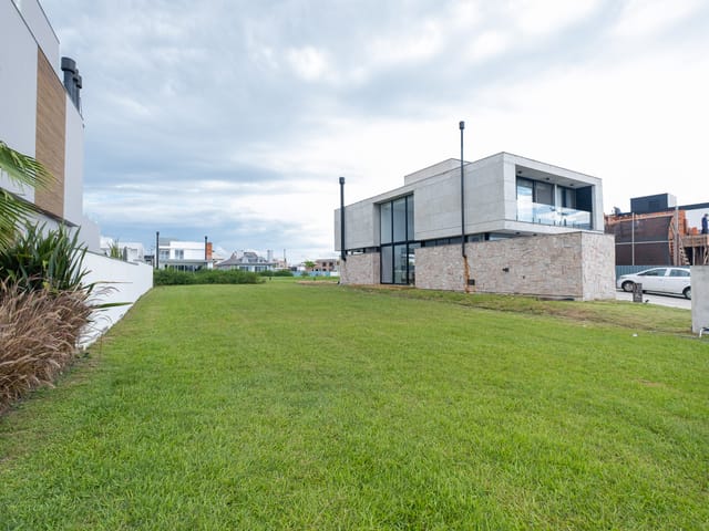 Terreno com 401m², à venda, no bairro Laranjal em Pelotas
