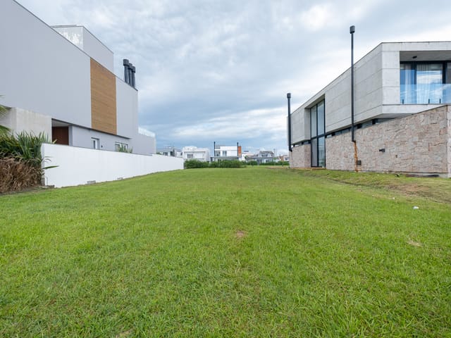 Terreno com 401m², à venda, no bairro Laranjal em Pelotas