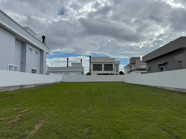 Terreno com 434m², à venda, no bairro Laranjal em Pelotas
